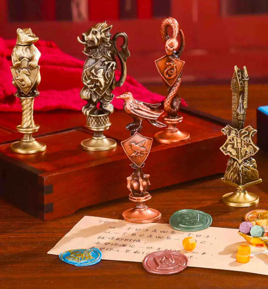 🪄 Set de Sellos de Lacre Harry Potter ✨ Hogwarts Edition – 5 Casas y Varita para Sellar 🦁🐍🦅🦡