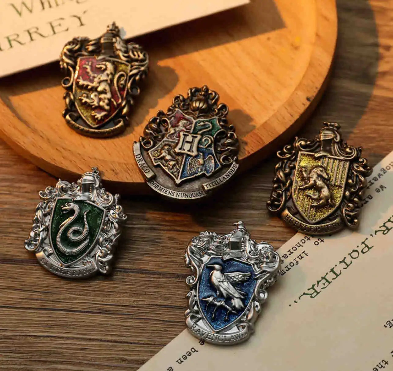 Pines Metálicos Harry Potter x 5 🪄 Escudos de Hogwarts – Colección de Casas